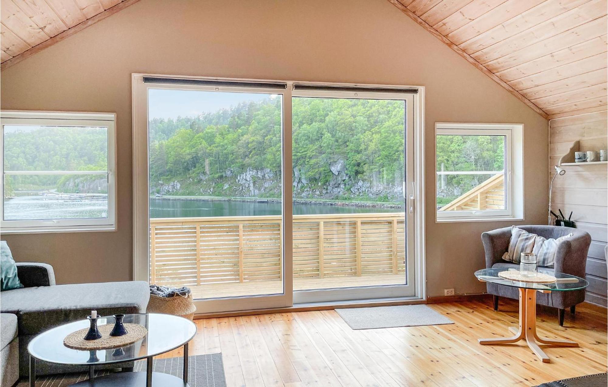 2 Bedroom Stunning Home In ลิงดาล ภายนอก รูปภาพ